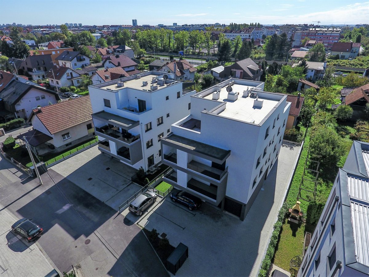 Trstenjakova 27/29/30